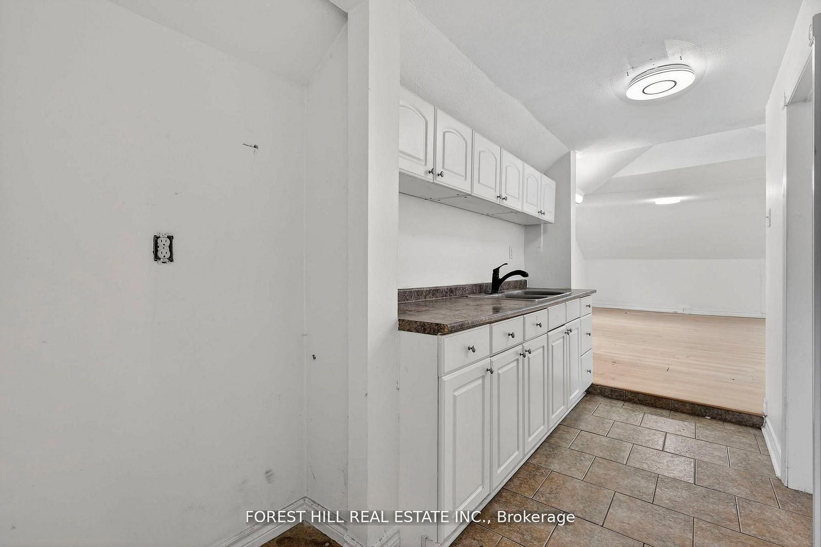 89 Toronto Street • Barrie, ON photo 18