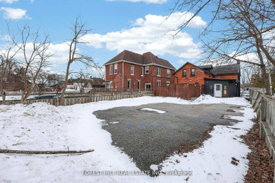 89 Toronto Street • Barrie, ON photo 2