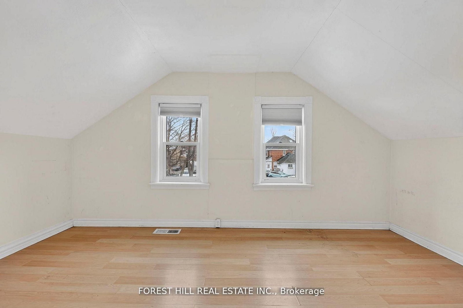 89 Toronto Street • Barrie, ON photo 20