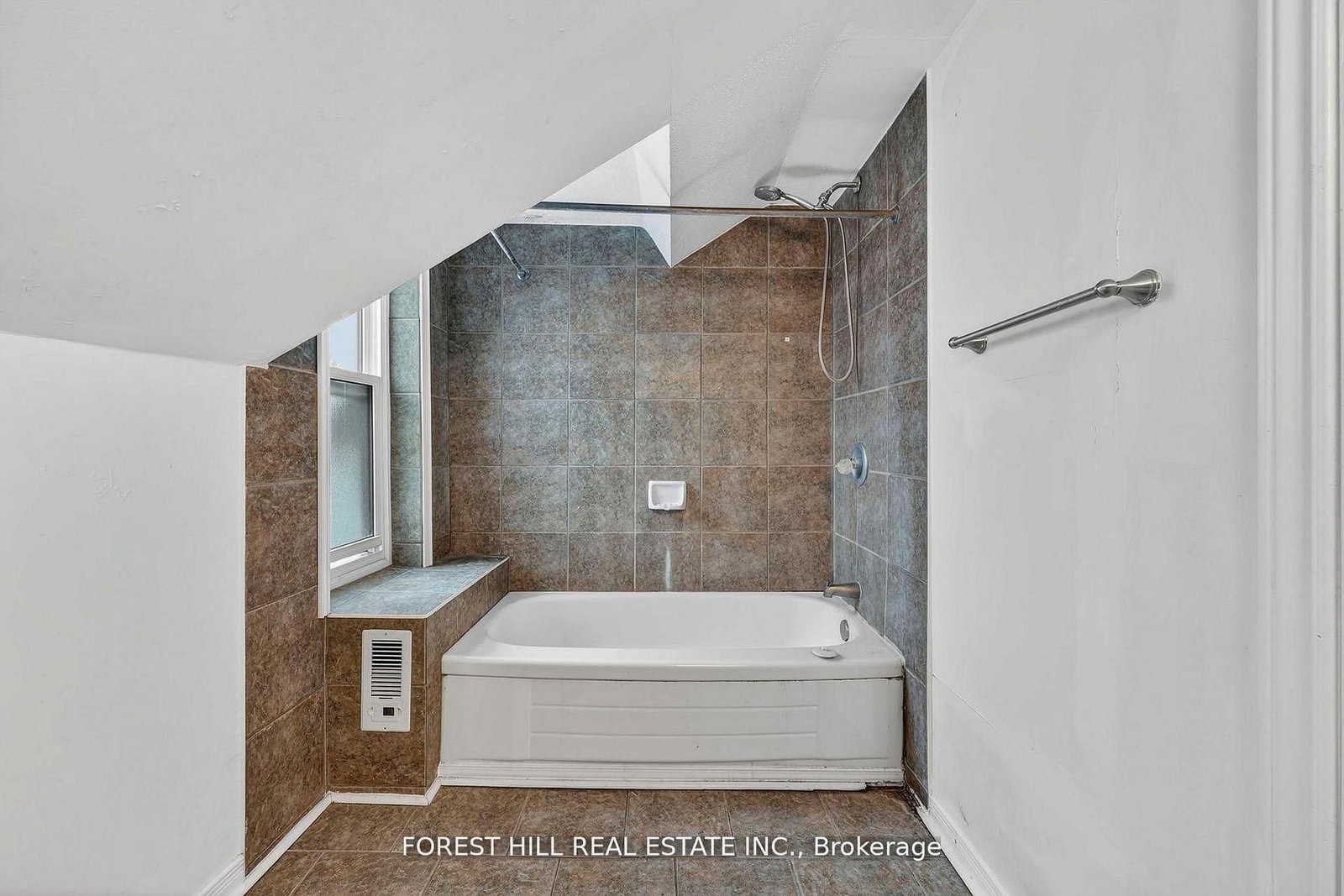 89 Toronto Street • Barrie, ON photo 24