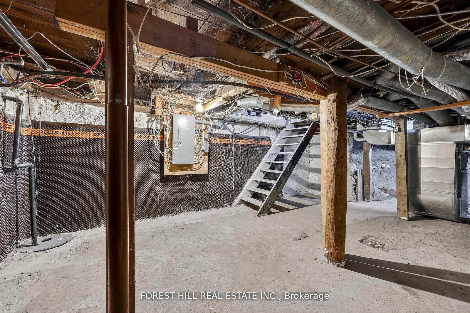 89 Toronto Street • Barrie, ON photo 29
