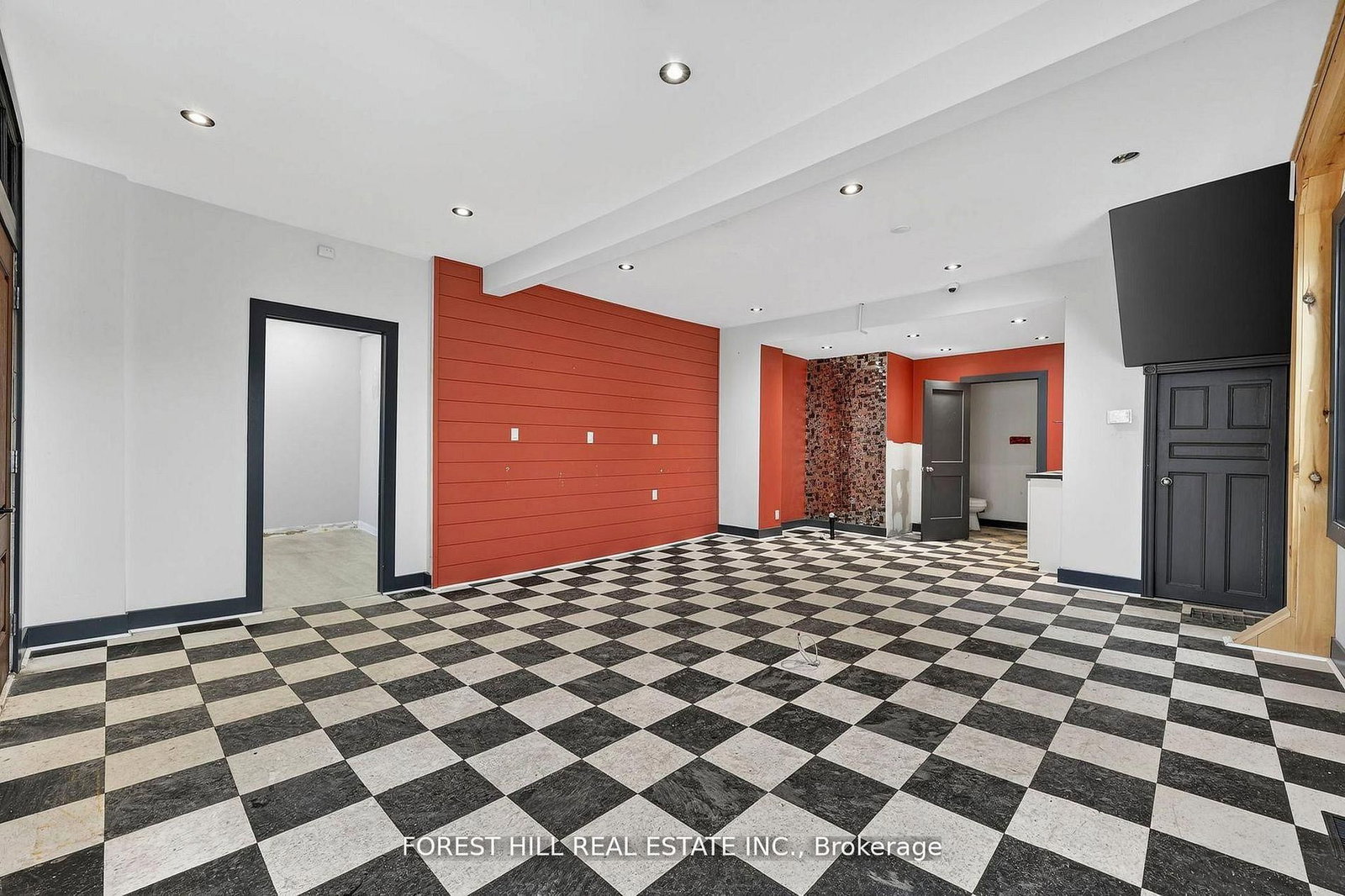 89 Toronto Street • Barrie, ON photo 3