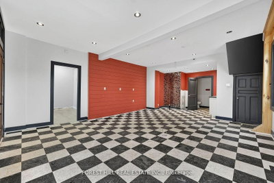89 Toronto Street • Barrie, ON photo 3