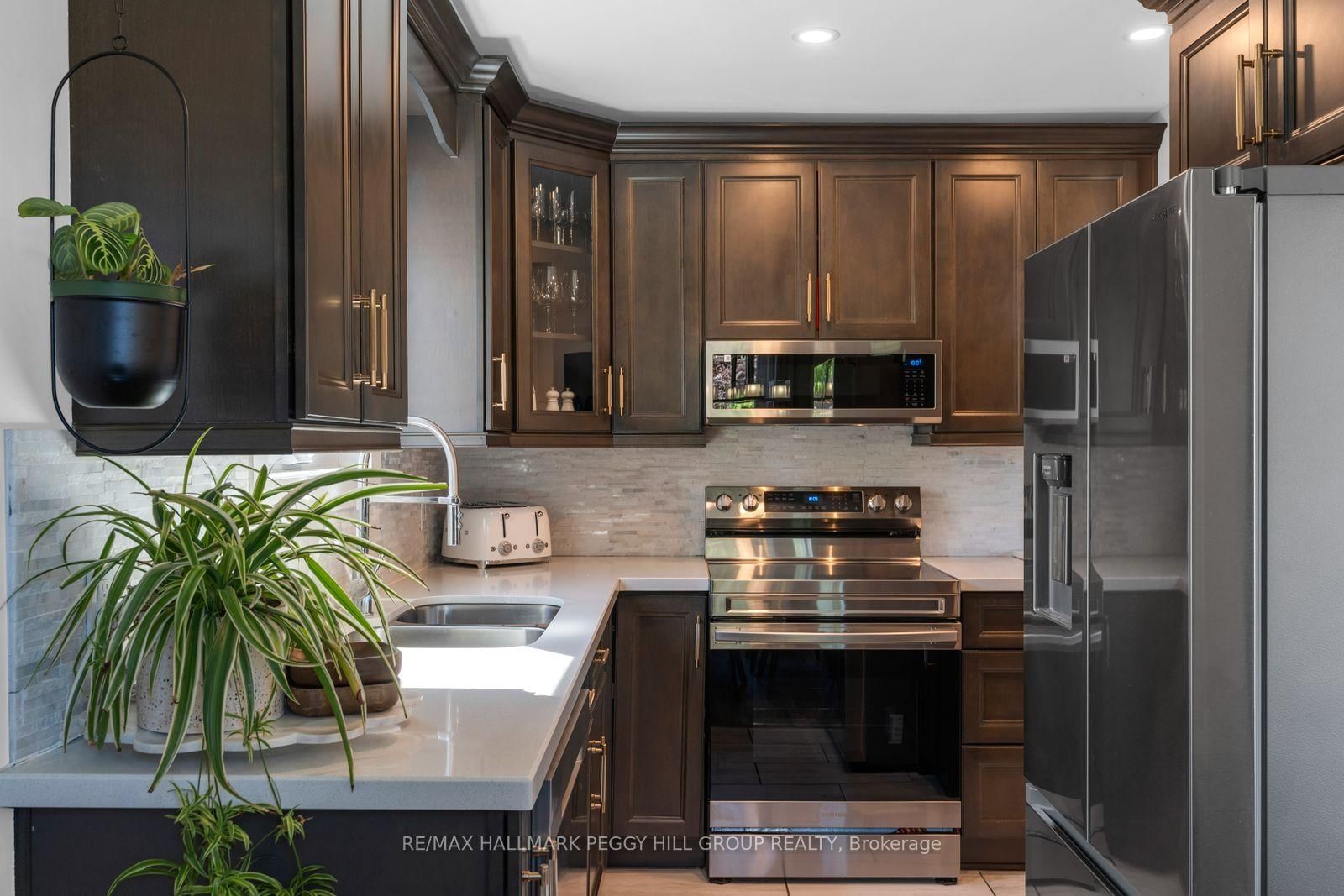 19 Austen Lane • Barrie, ON photo 4
