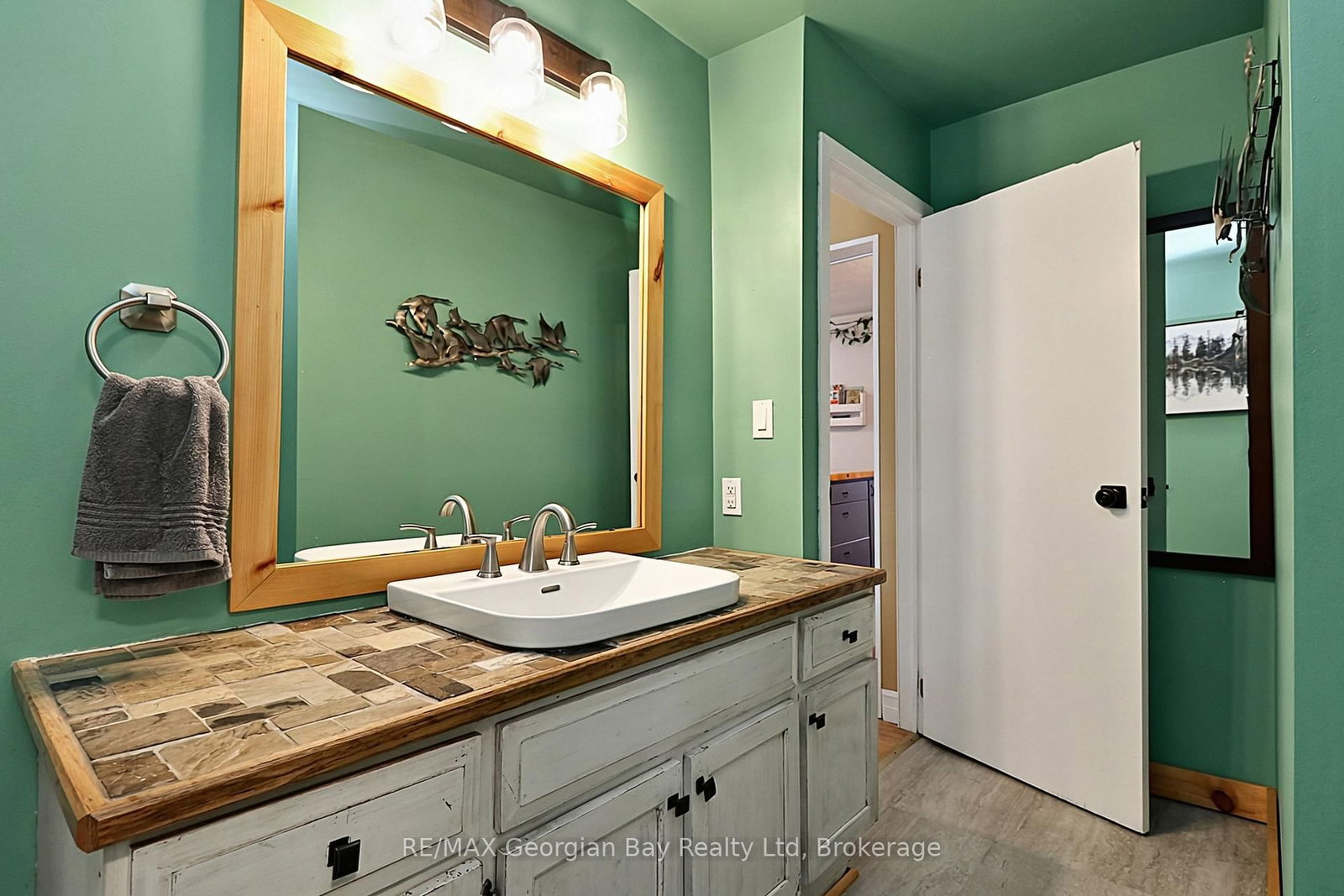154 ROBERT Street W • Penetanguishene, ON photo 12