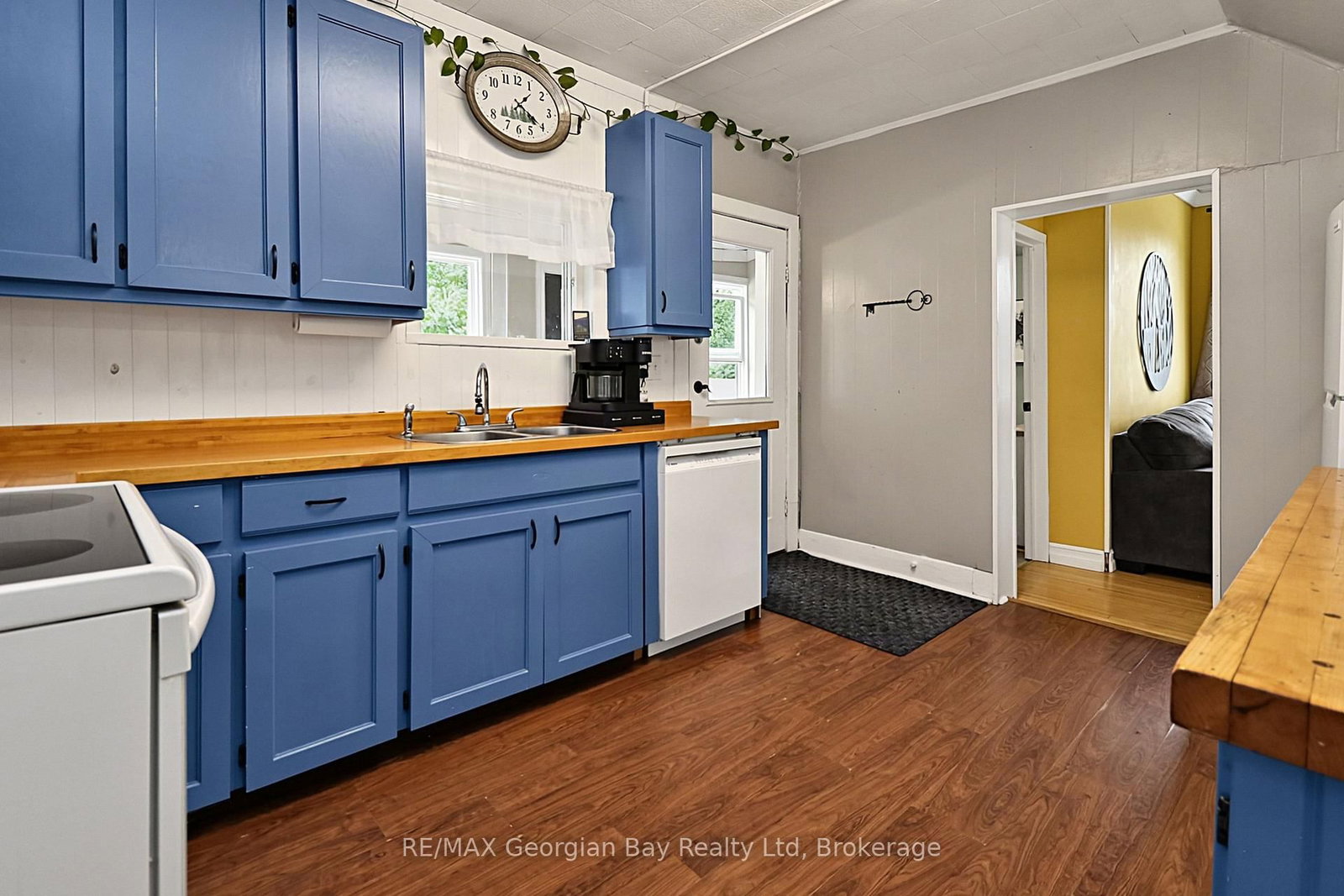 154 ROBERT Street W • Penetanguishene, ON photo 6