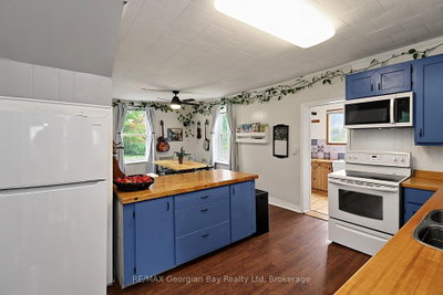 154 ROBERT Street W • Penetanguishene, ON photo 8