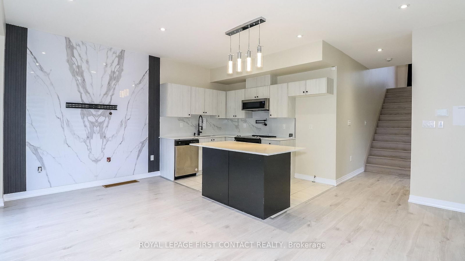 92 Fairlane Avenue • Barrie, ON photo 15