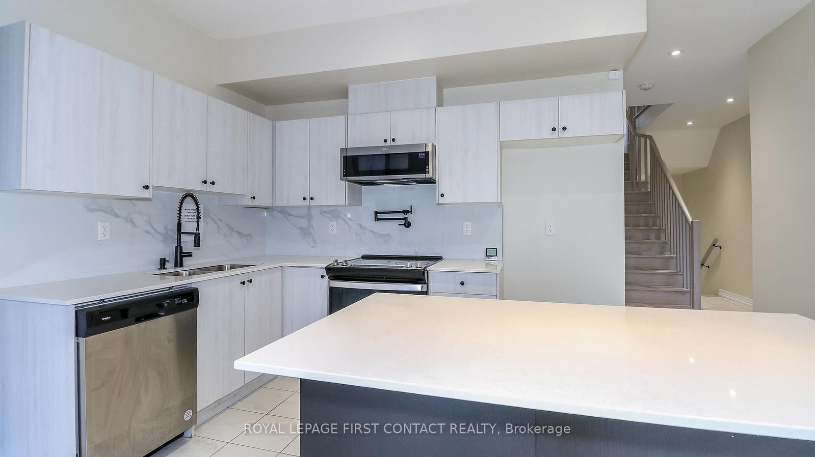 92 Fairlane Avenue • Barrie, ON photo 16