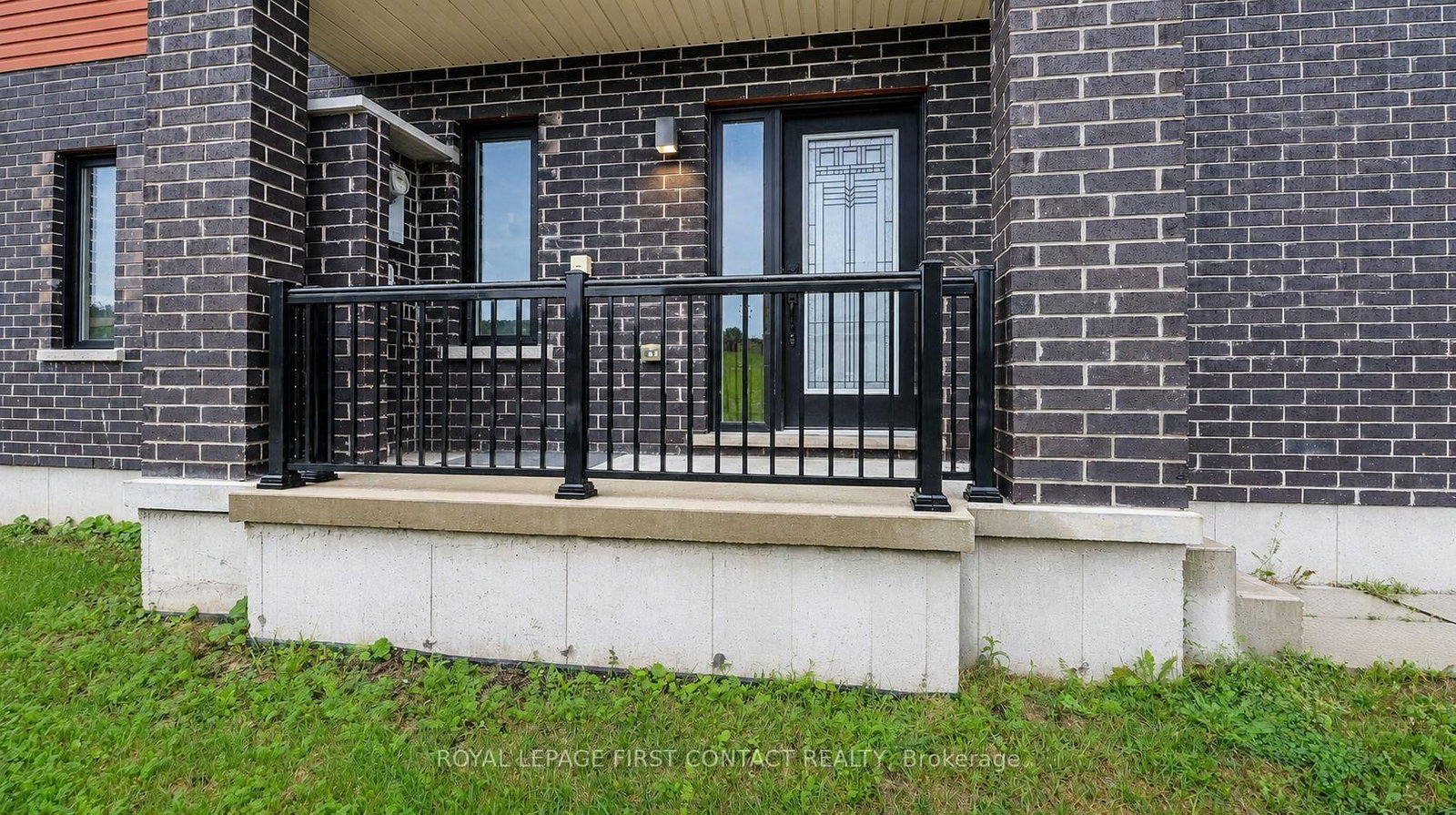 92 Fairlane Avenue • Barrie, ON photo 5