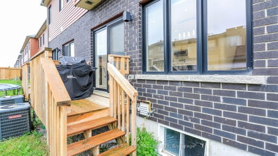 92 Fairlane Avenue • Barrie, ON photo 8