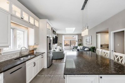 1094 RIVER Road W • Wasaga Beach, ON photo 6