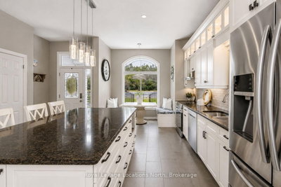 1094 RIVER Road W • Wasaga Beach, ON photo 8
