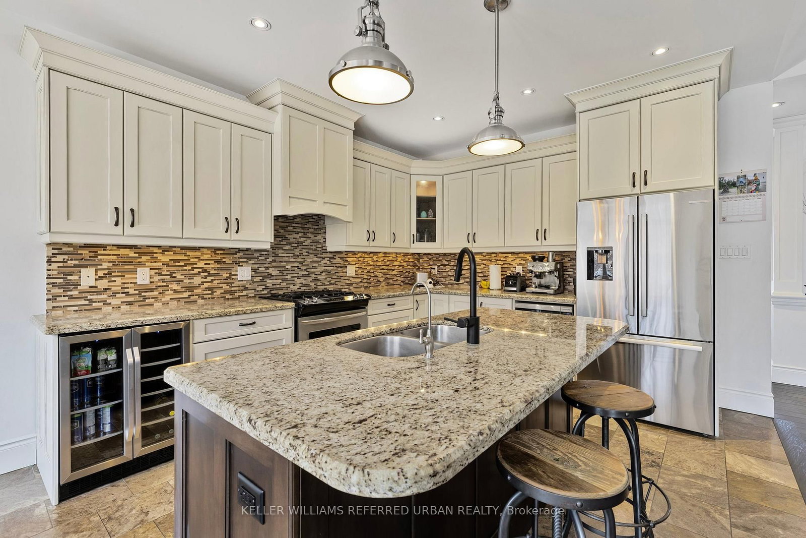 25 Heron Boulevard • Springwater, ON photo 10