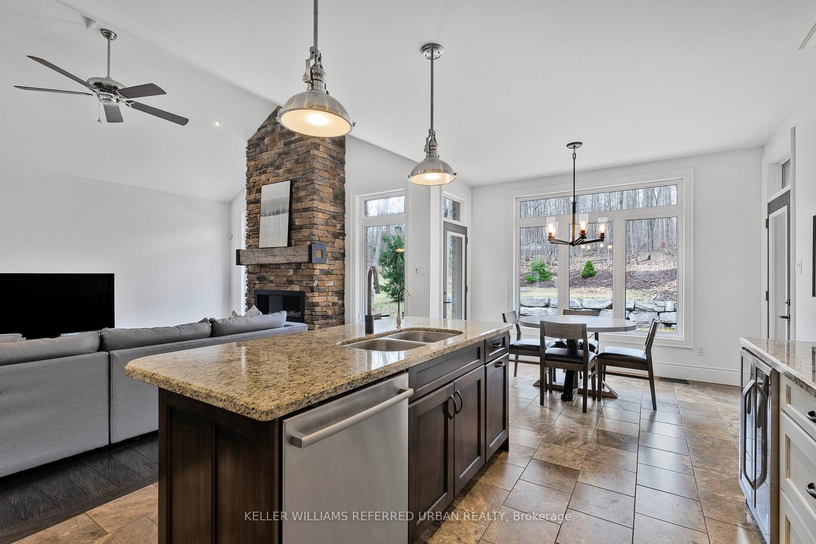 25 Heron Boulevard • Springwater, ON photo 12
