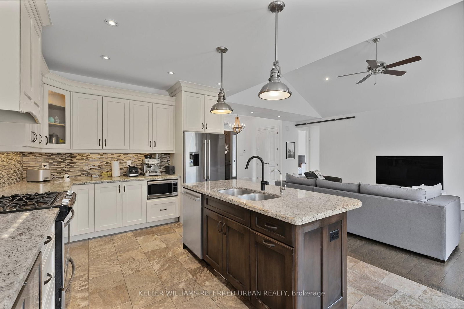 25 Heron Boulevard • Springwater, ON photo 13