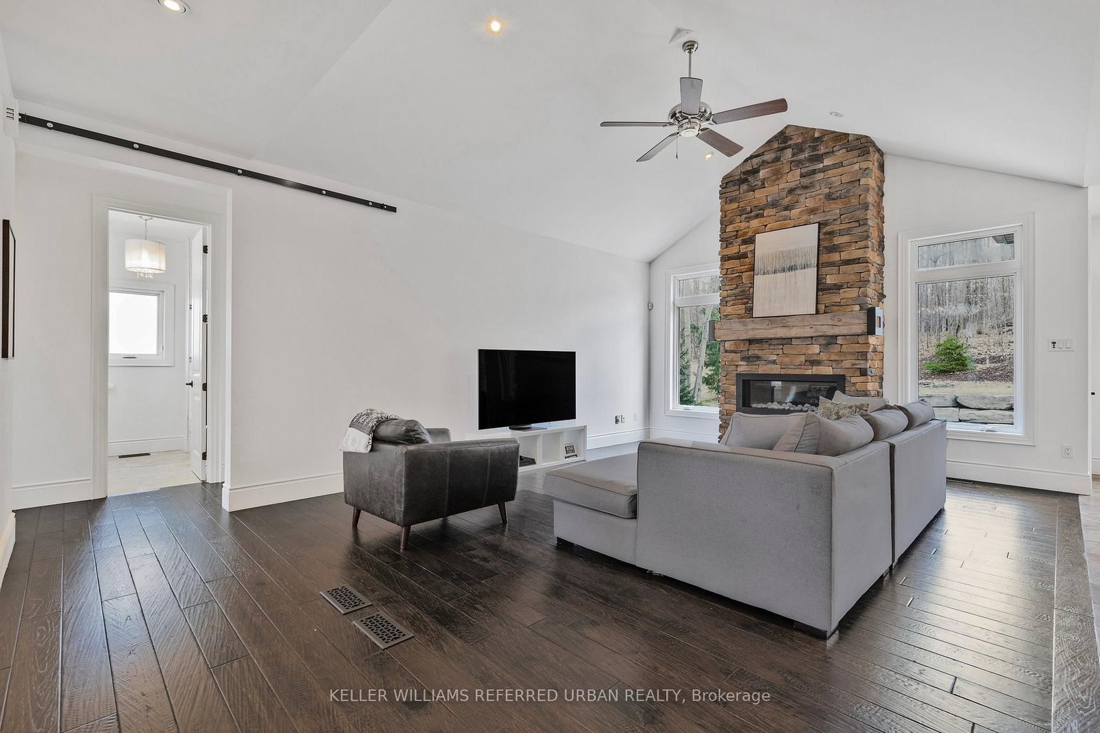 25 Heron Boulevard • Springwater, ON photo 5