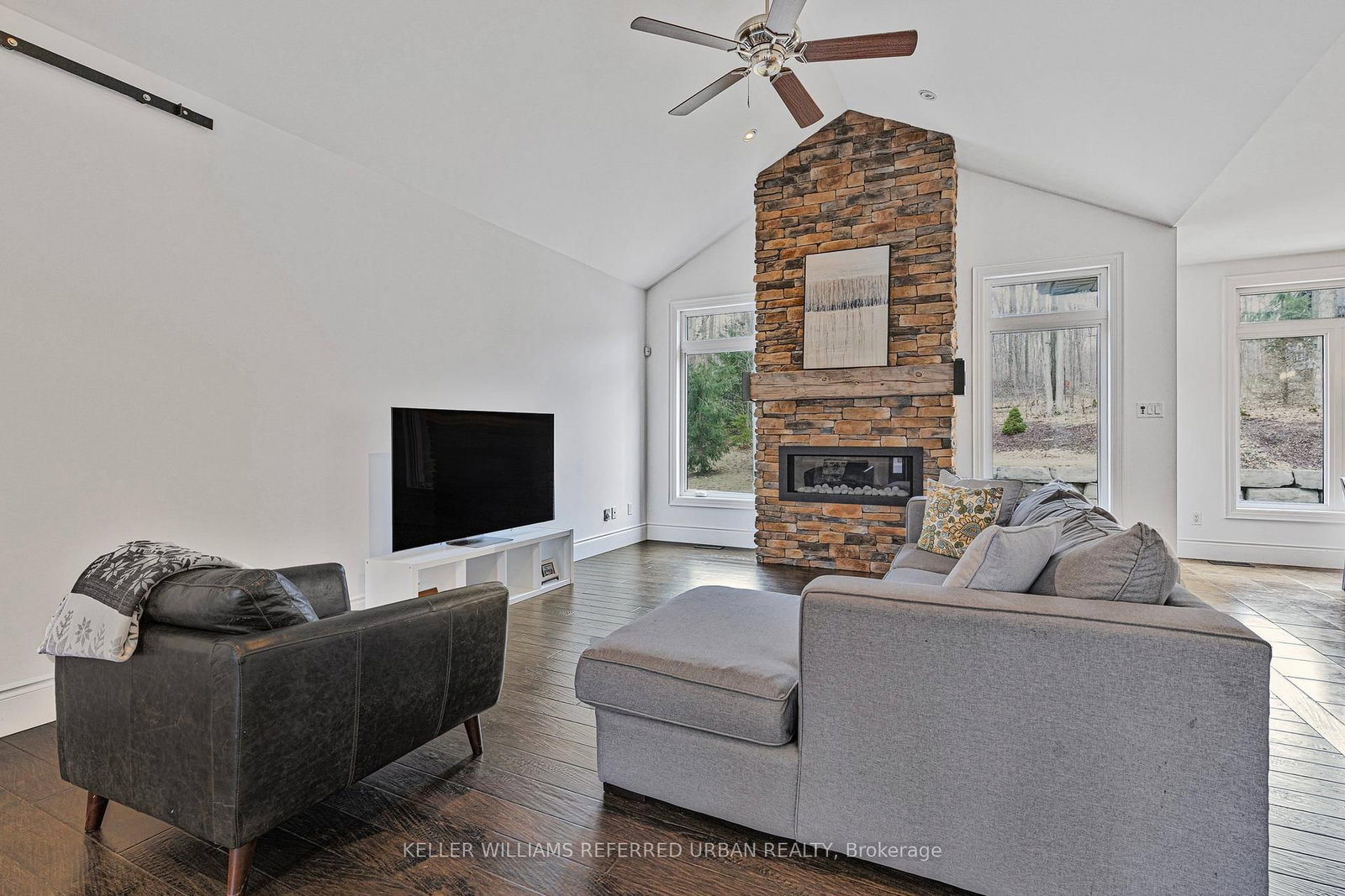 25 Heron Boulevard • Springwater, ON photo 6