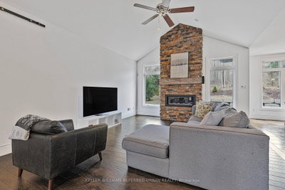 25 Heron Boulevard • Springwater, ON photo 6