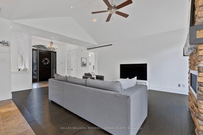 25 Heron Boulevard • Springwater, ON photo 8