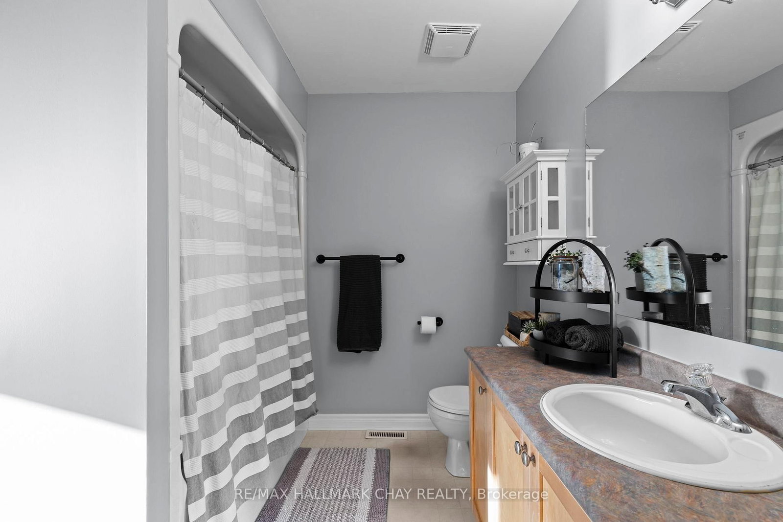 430 MAPLEVIEW Drive E • #38 • Barrie, ON photo 15