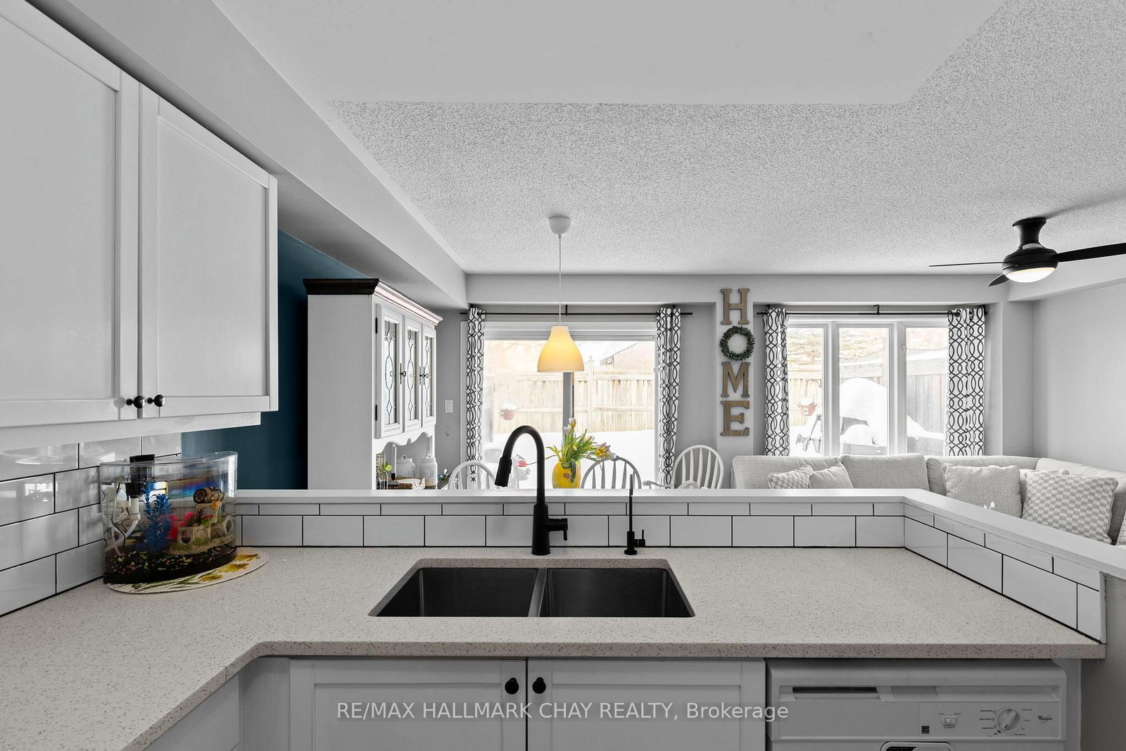 430 MAPLEVIEW Drive E • #38 • Barrie, ON photo 6
