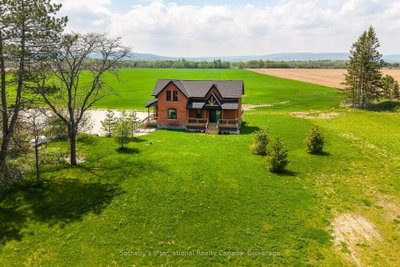 1952  Nottawasaga N • Clearview, ON photo 3