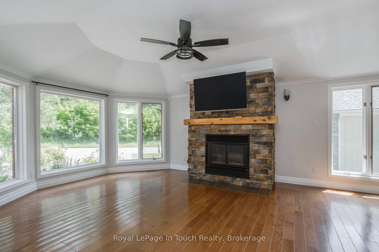 88 Church Street • Penetanguishene, ON photo 12