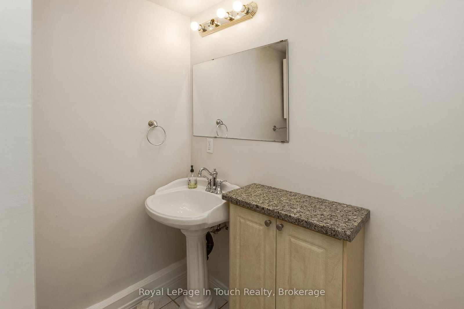 88 Church Street • Penetanguishene, ON photo 38