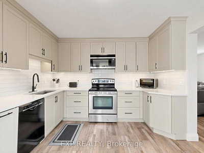 6 Booth Lane • Barrie, ON photo 9