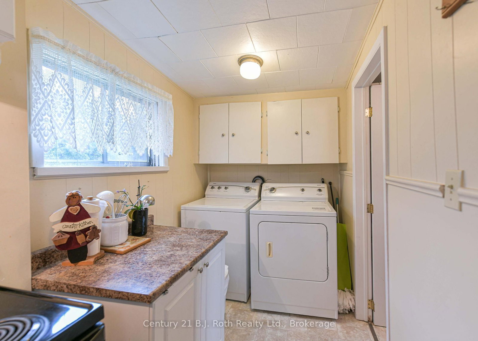 281 Nottawasaga Street • Orillia, ON photo 35