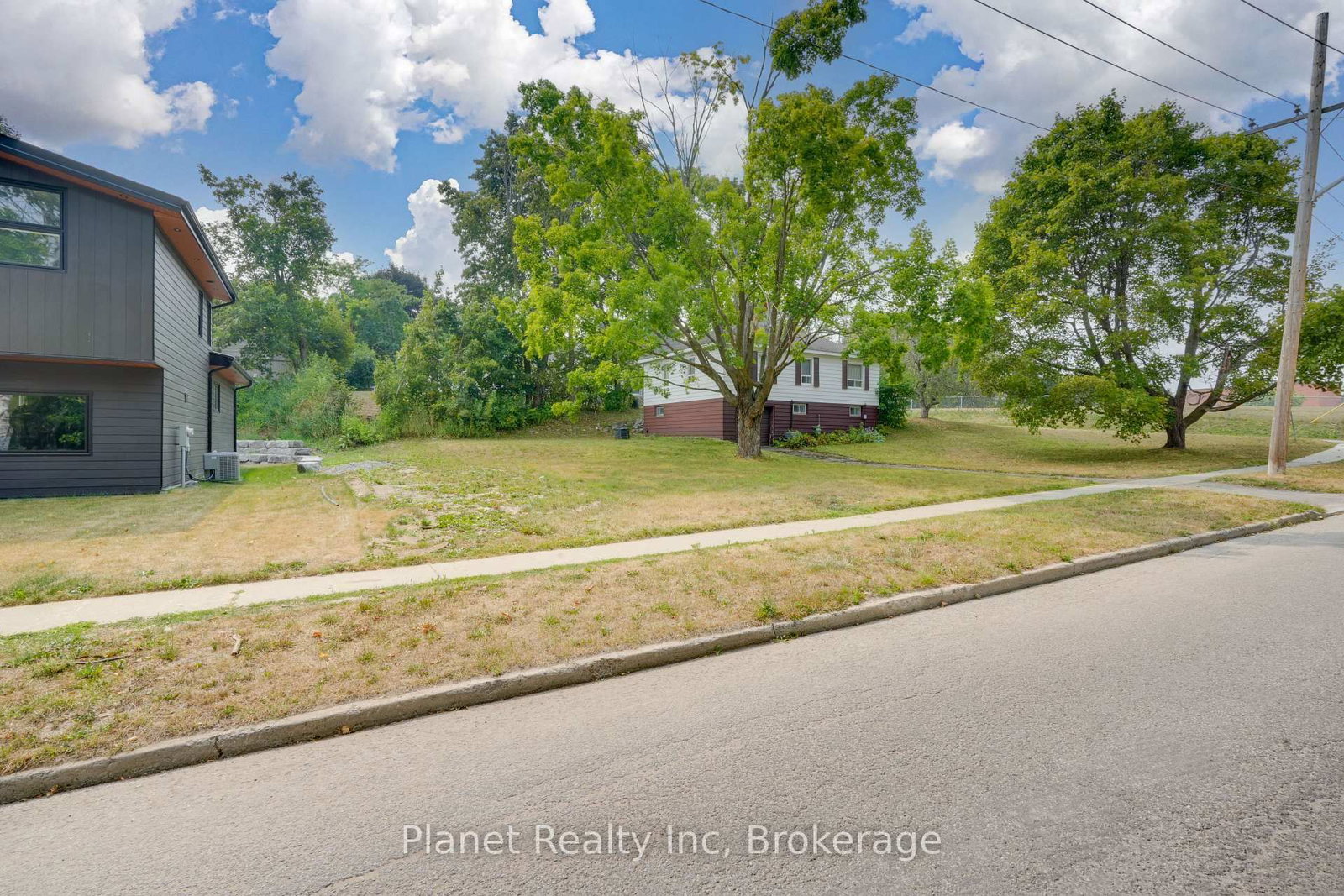 170 Berczy Street • Barrie, ON photo 5