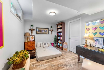 18 Hughes Street • Collingwood, ON photo 8