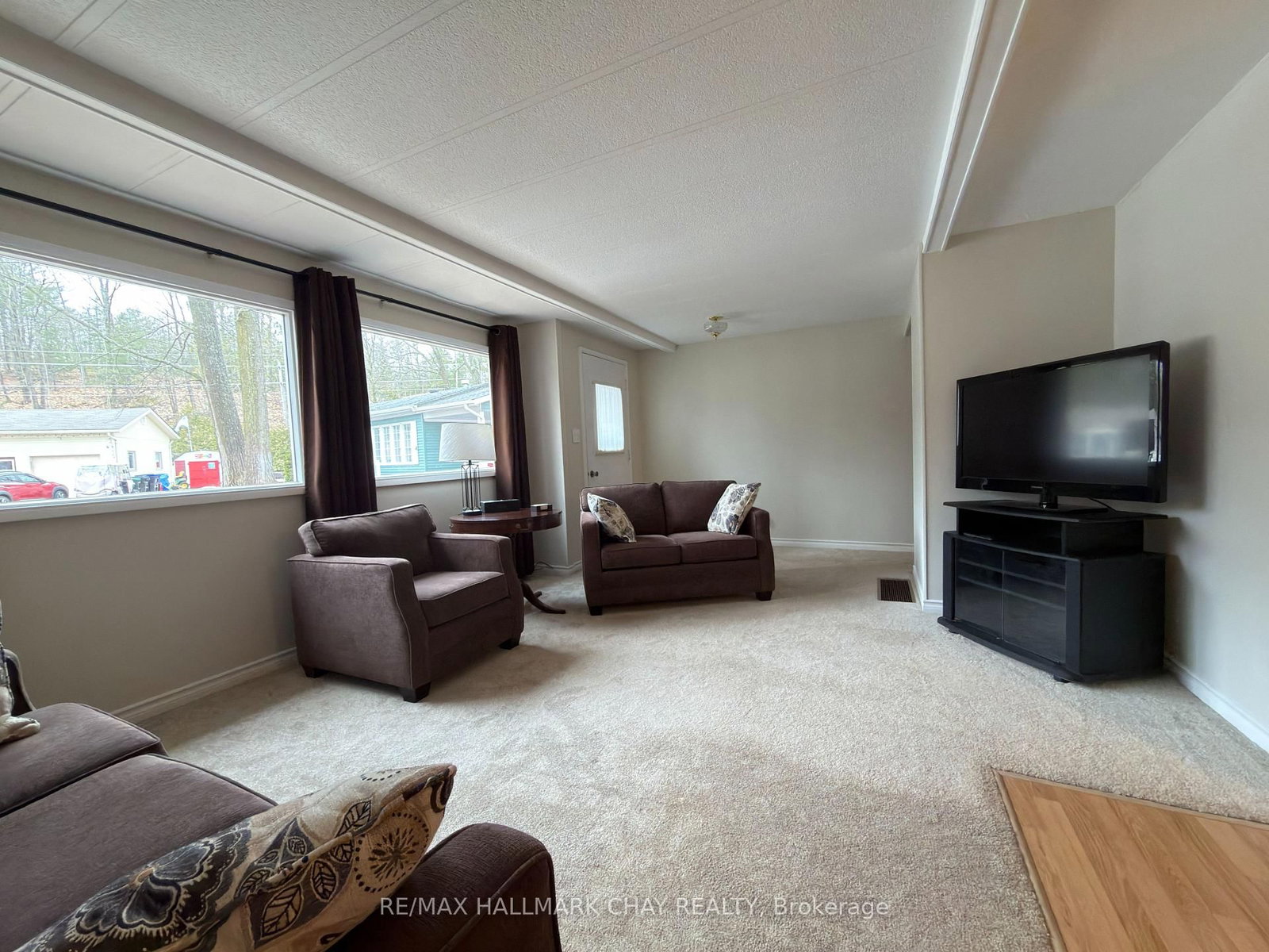 13 Carruthers Street N • Wasaga Beach, ON photo 8