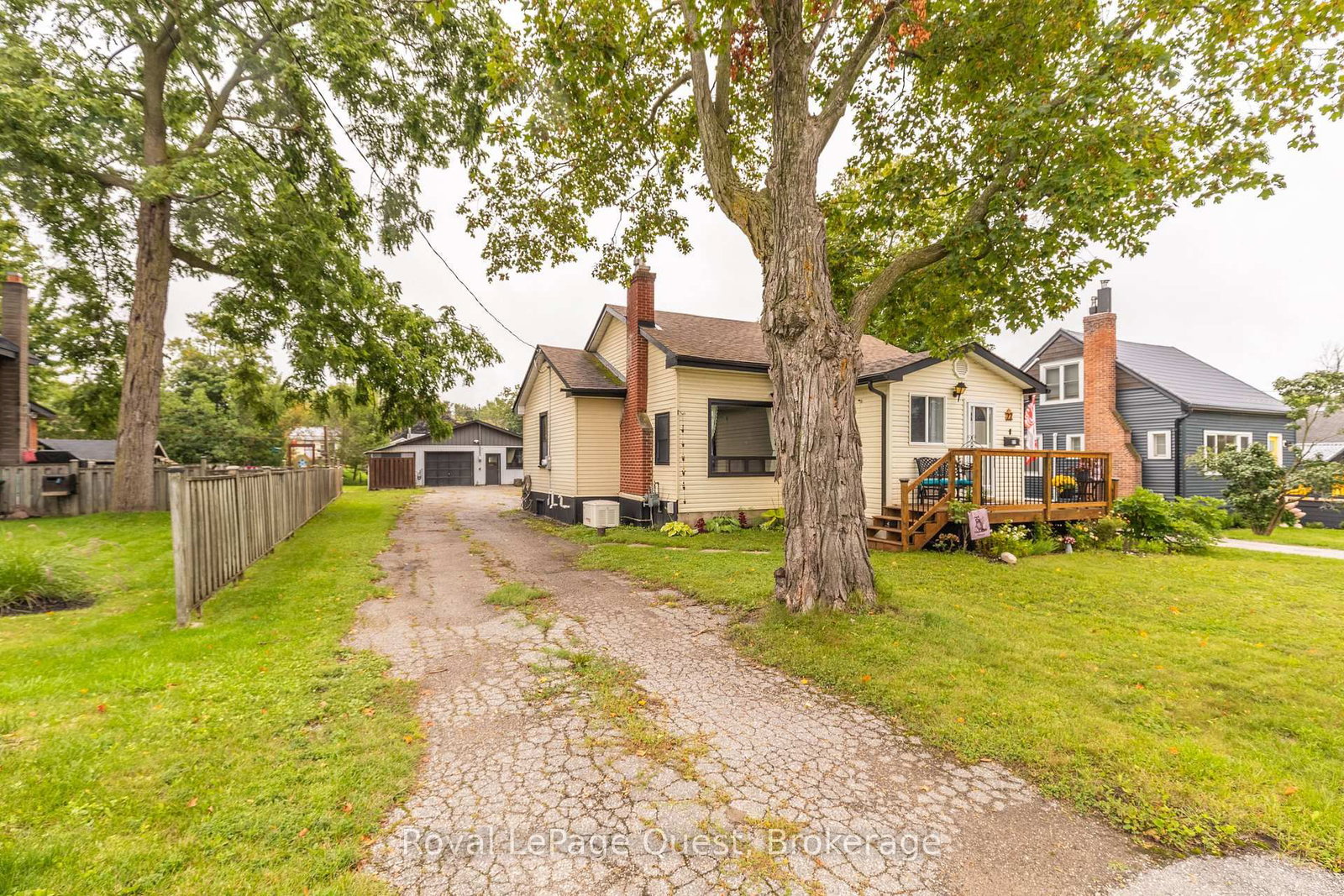 22 Creighton Street S • Orillia, ON photo 2