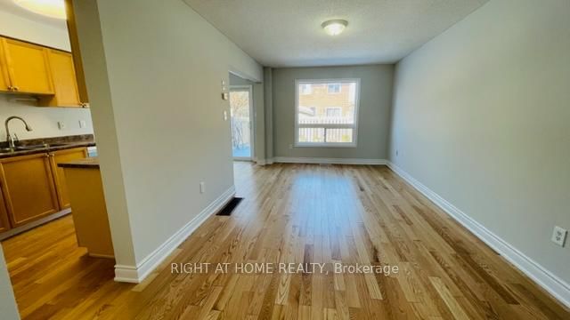 140 Sydenham Wells Road • Barrie, ON photo 4