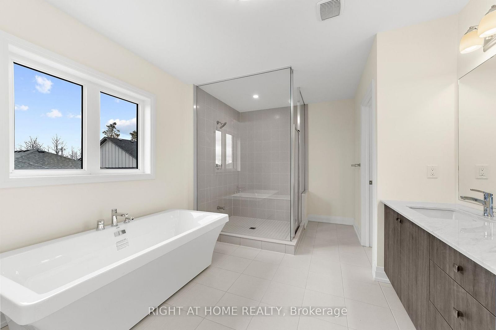 46 Daffodil Road • Springwater, ON photo 20