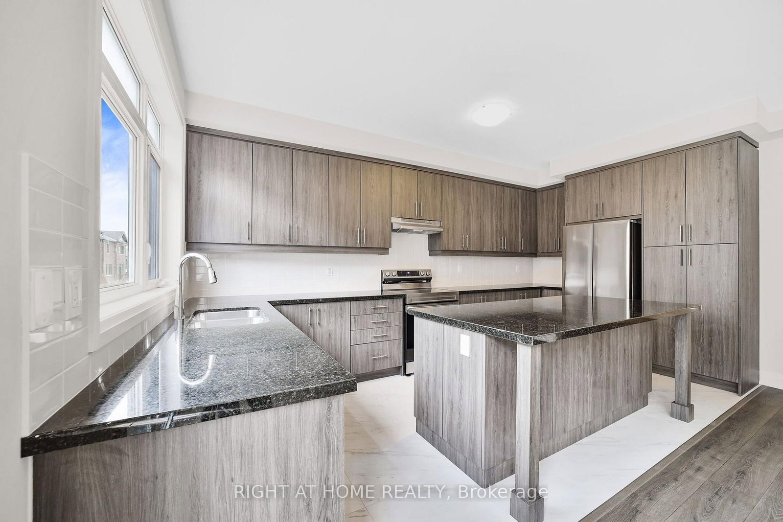15 Calypso Avenue • Springwater, ON photo 14