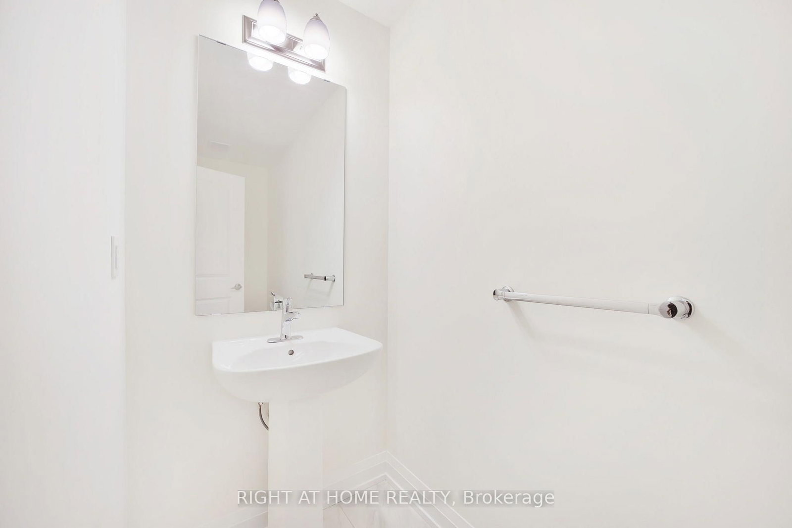 15 Calypso Avenue • Springwater, ON photo 8