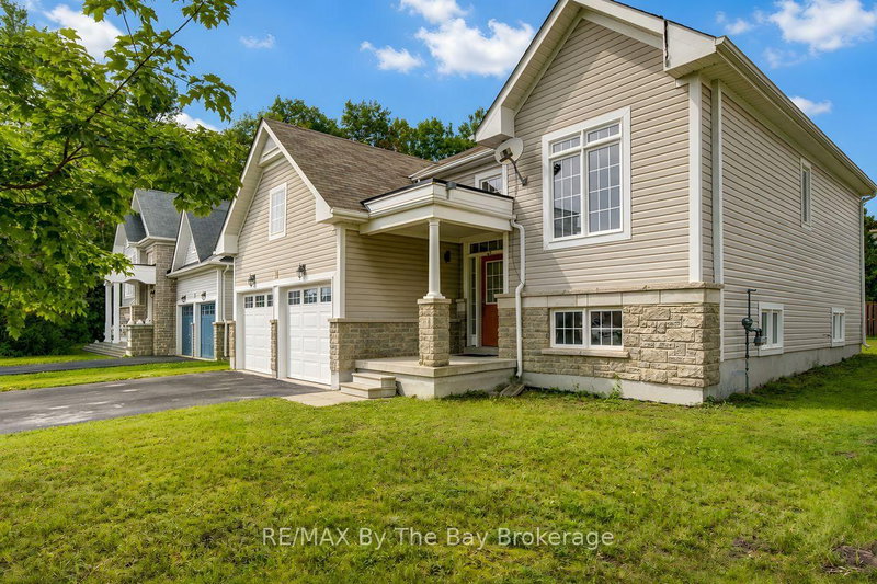 11 Grand Poplar Lane