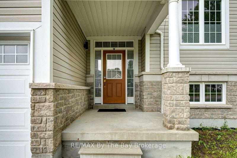 11 Grand Poplar Lane photo 4