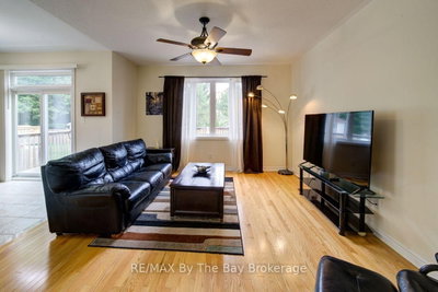 11 Grand Poplar Lane • Wasaga Beach, ON photo 6