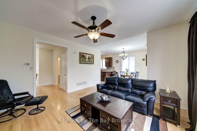 11 Grand Poplar Lane • Wasaga Beach, ON photo 8