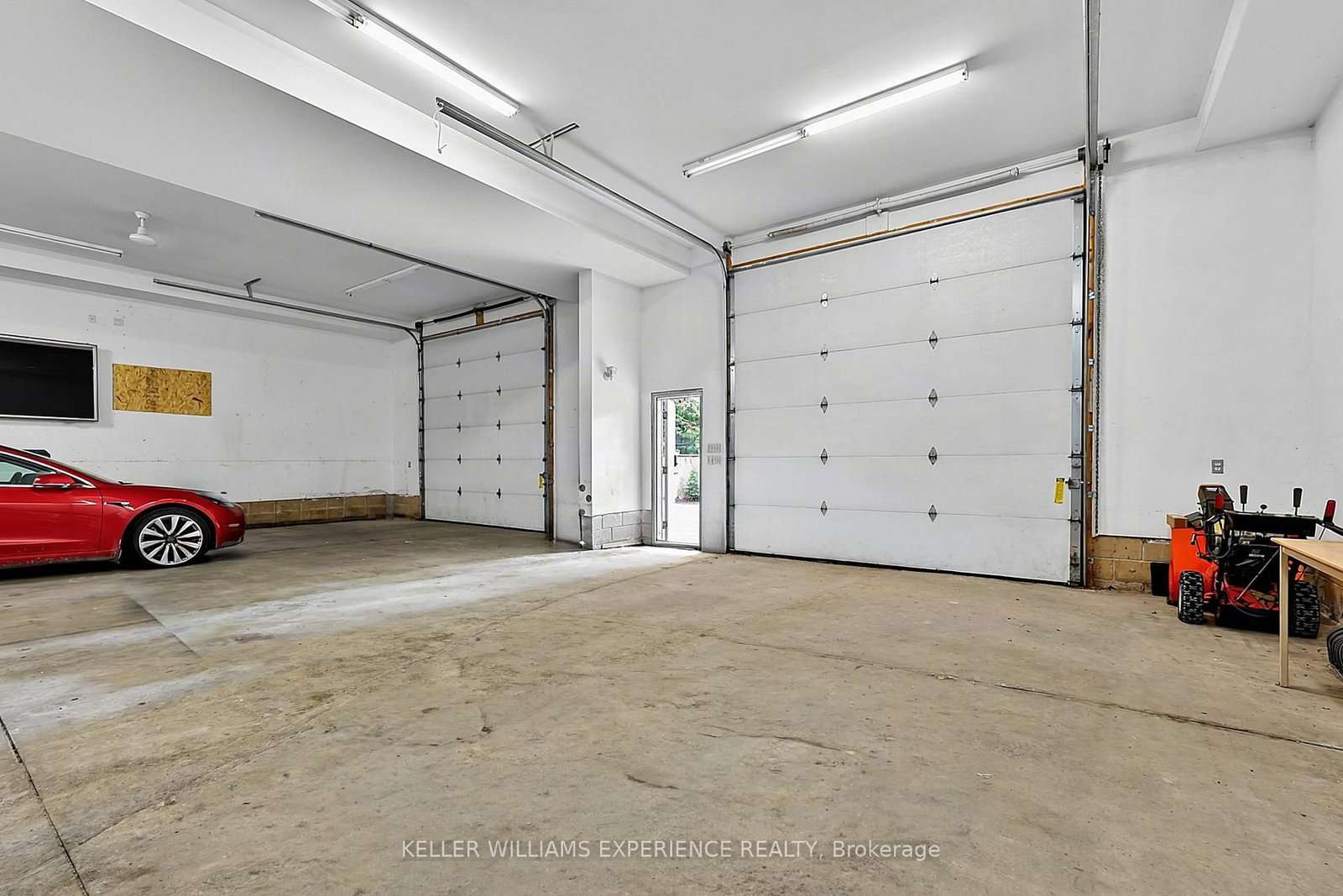 19 Centre Street • Barrie, ON photo 17