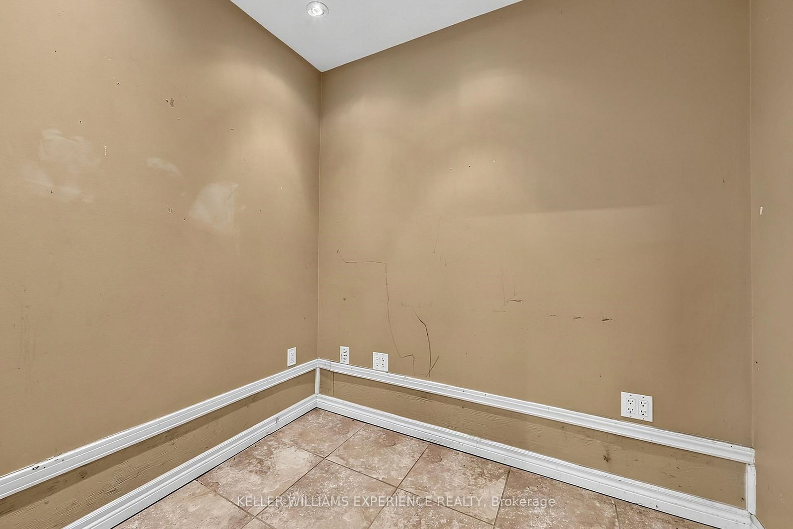 19 Centre Street • Barrie, ON photo 18