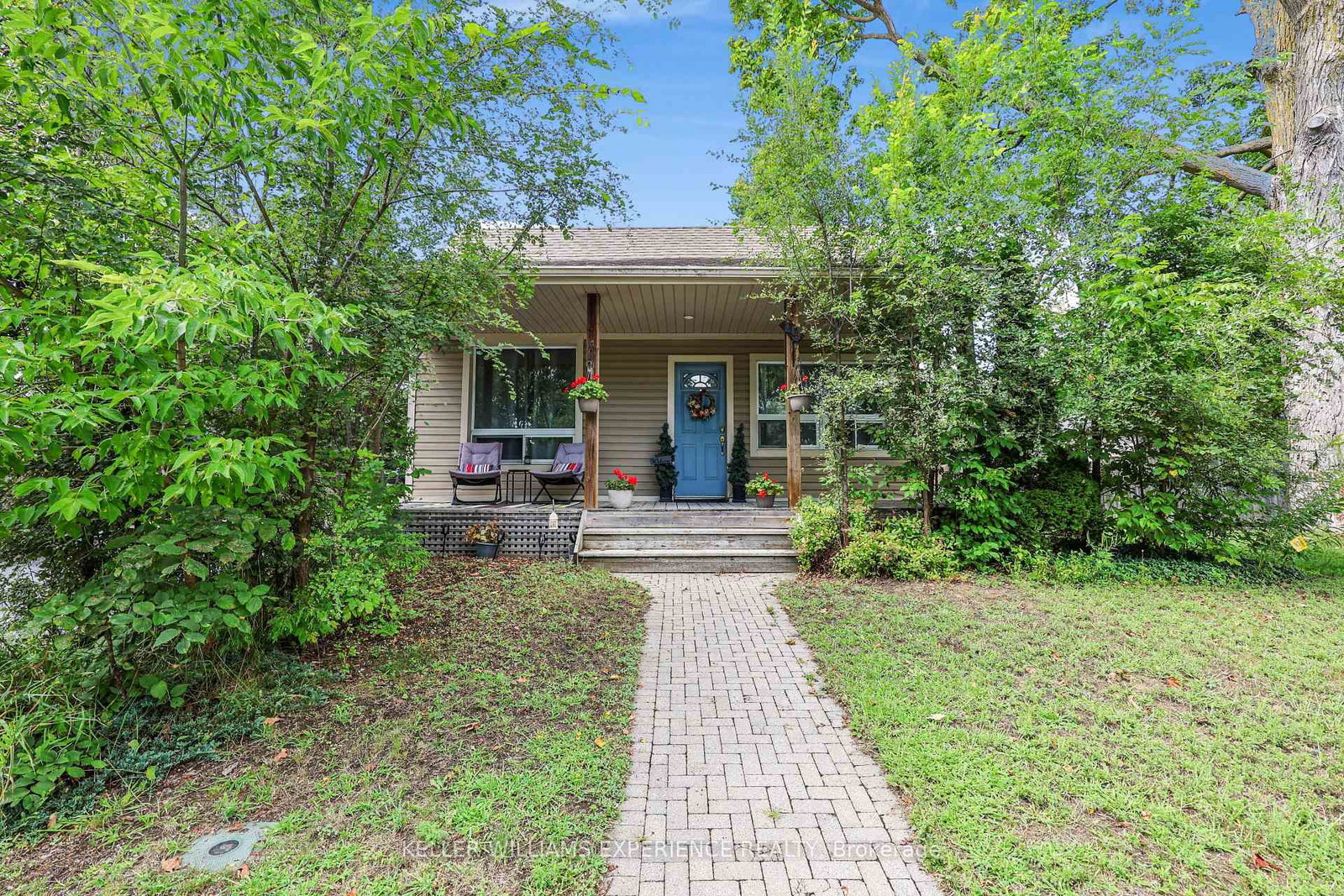 19 Centre Street • Barrie, ON photo 2