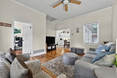 19 Centre Street • Barrie, ON photo 4