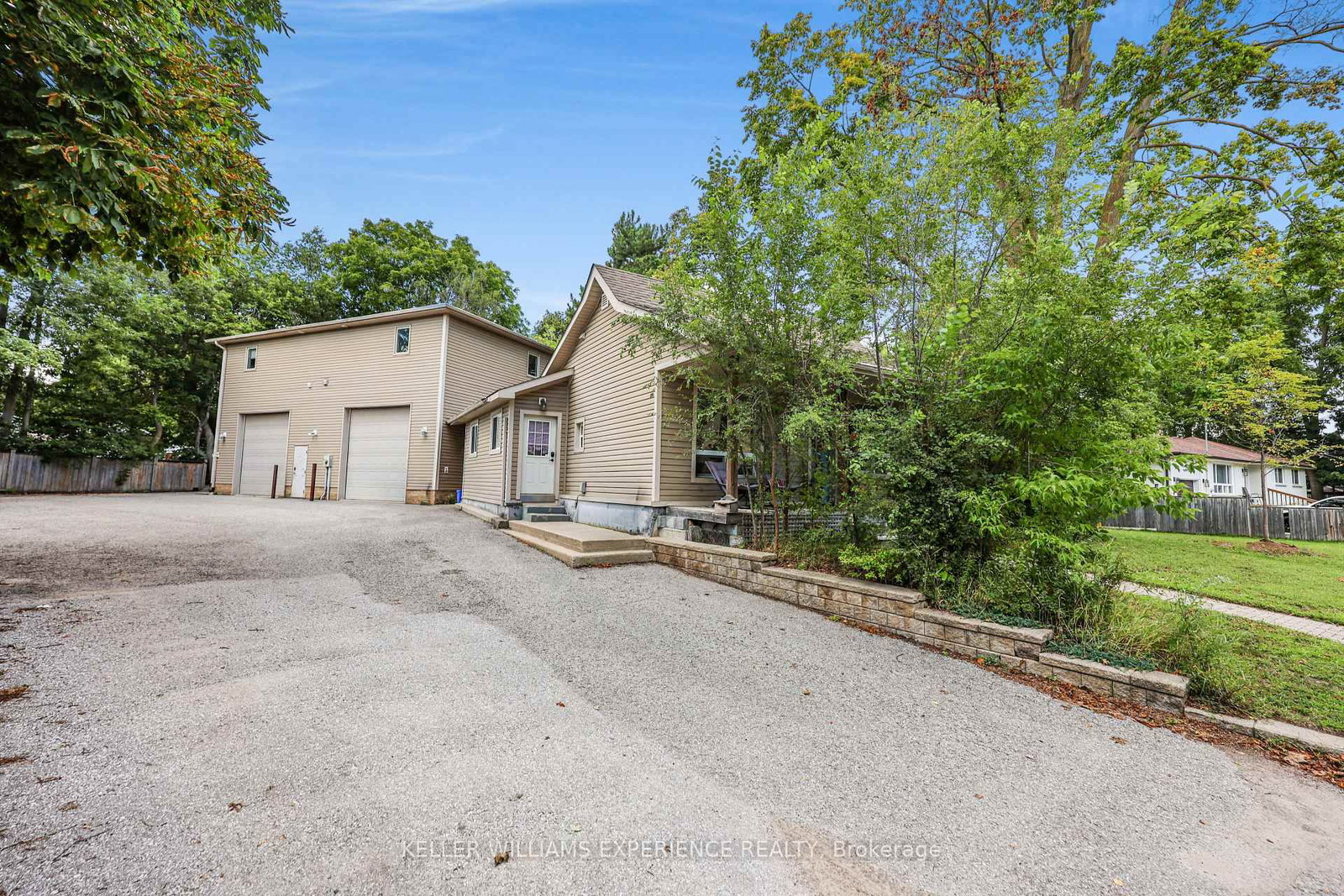 19 Centre Street • Barrie, ON photo 42