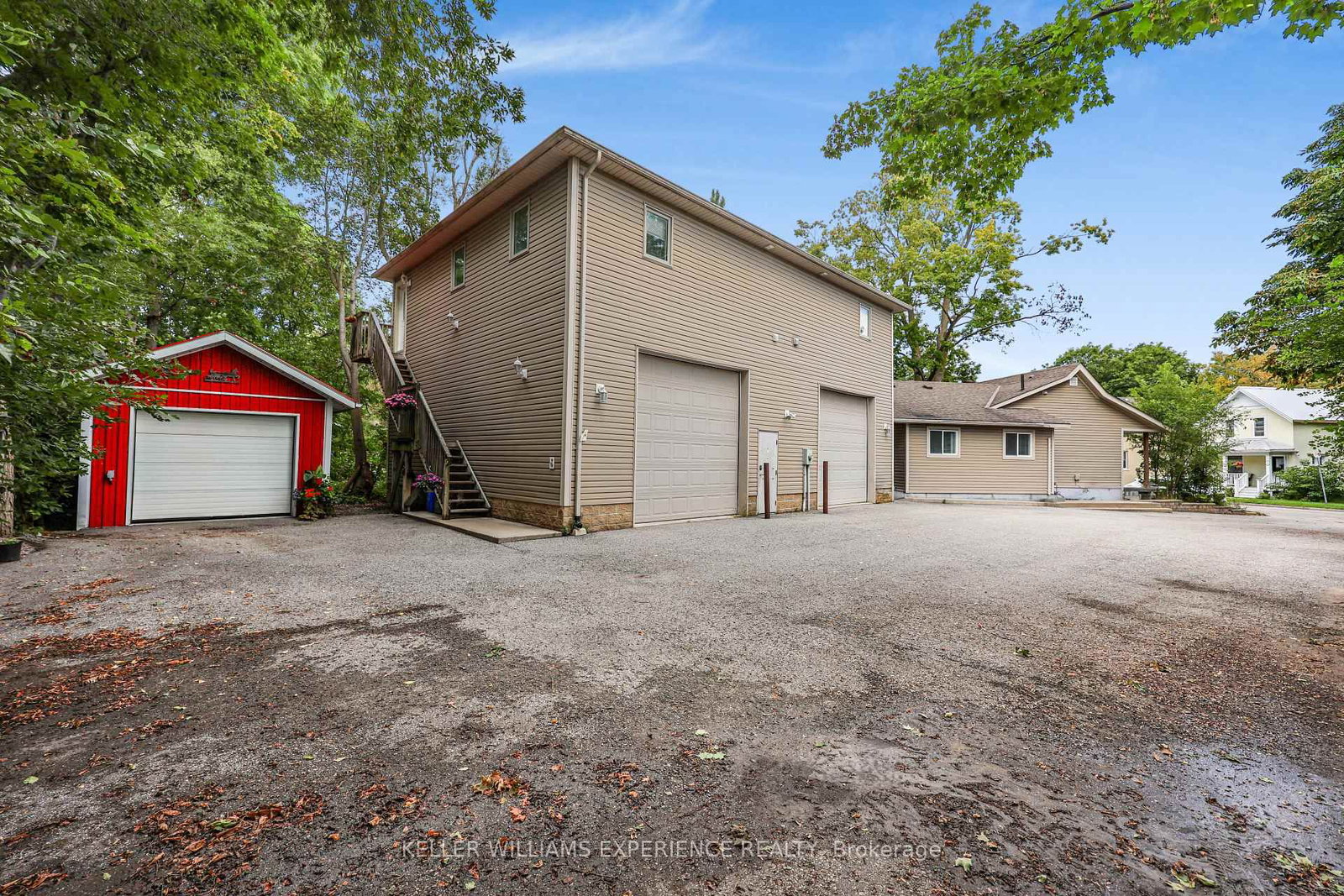 19 Centre Street • Barrie, ON photo 44