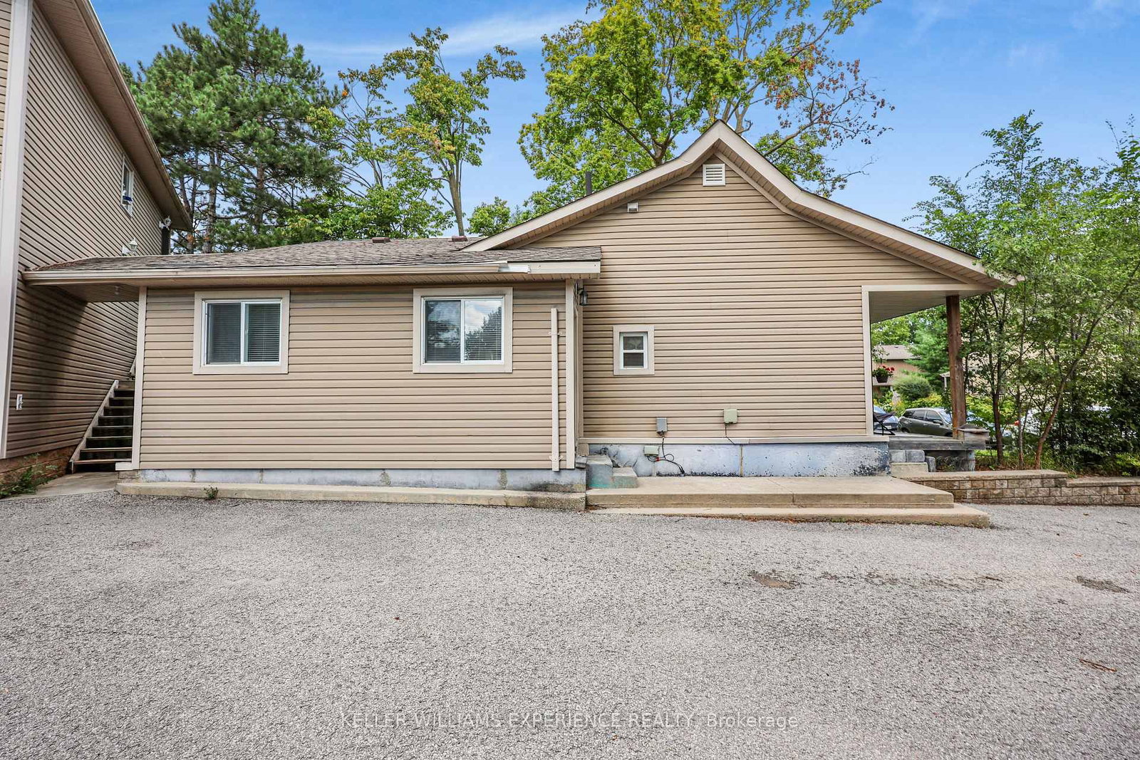 19 Centre Street • Barrie, ON photo 46